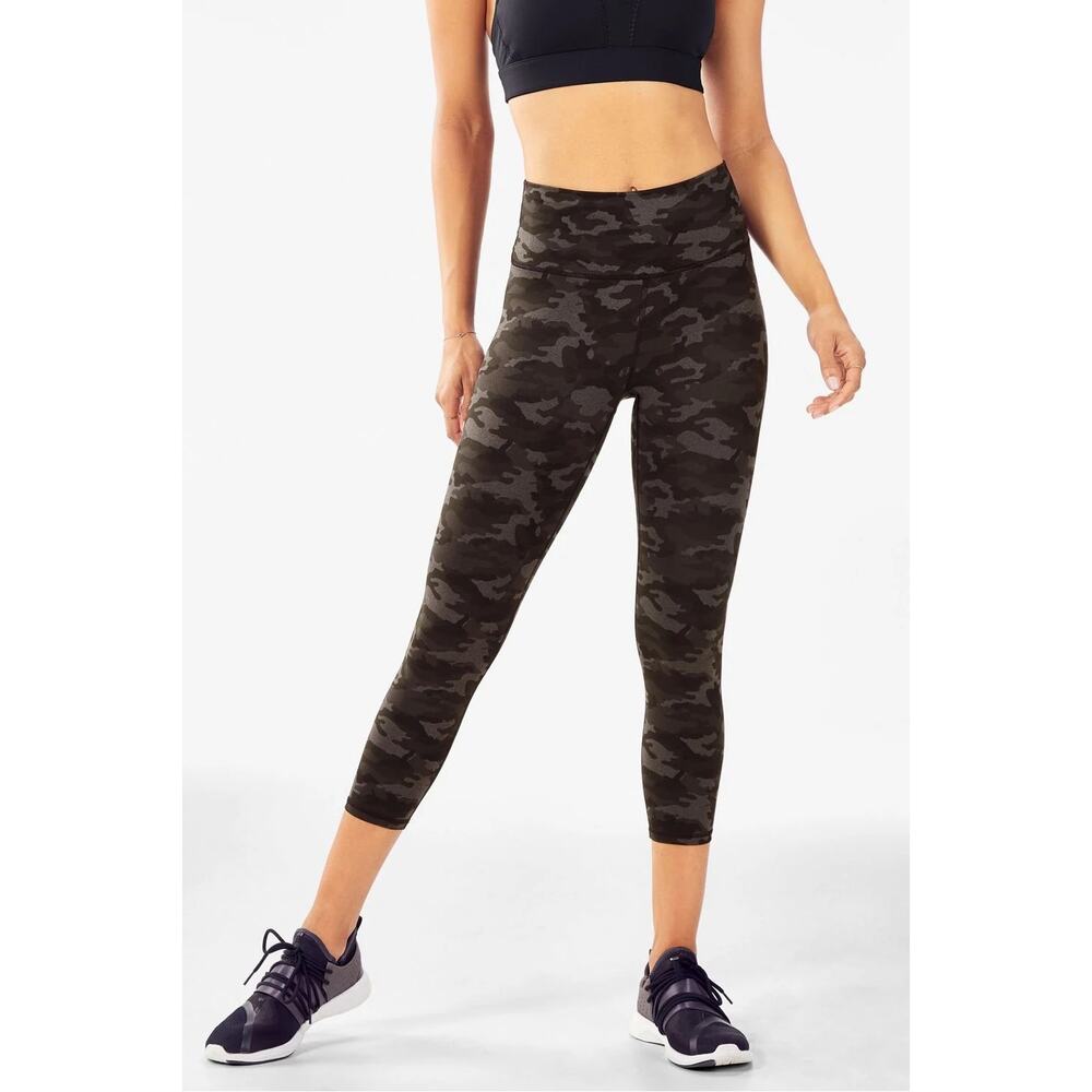 Fabletics High-Waisted Charcoal Heathered Camo Capri Capri Leggings Small
